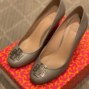 Almost new Tory Burch Melinda 85mm Grey Wedge 7